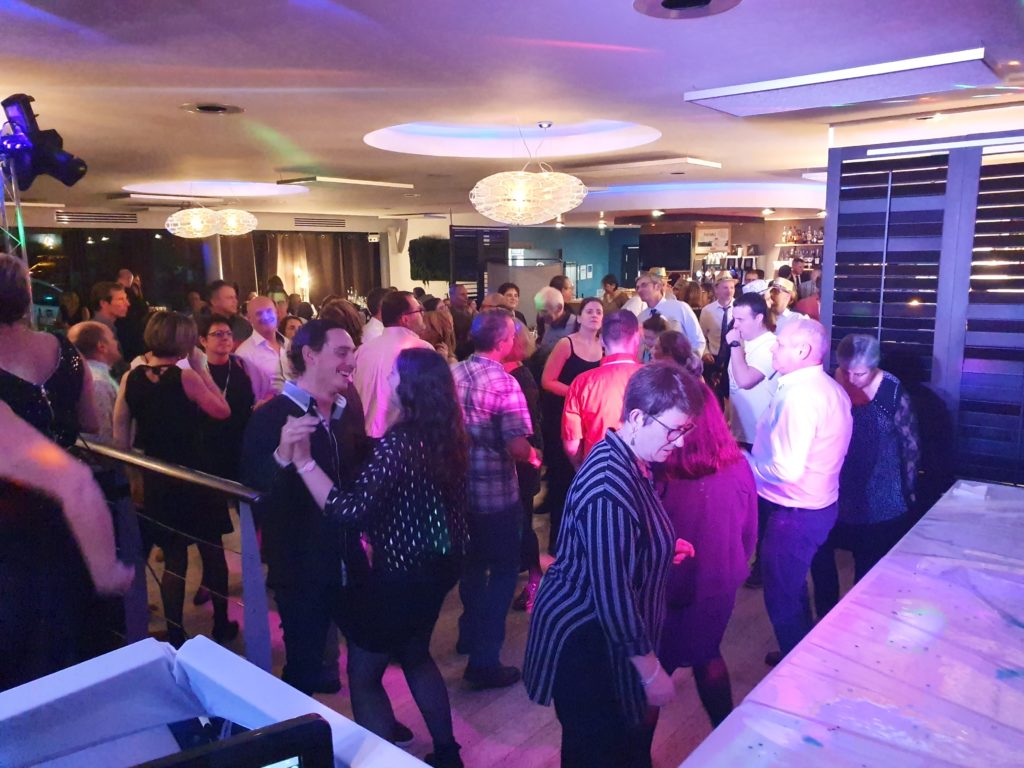 Piste de danse installée en Salle Brasserie lors d'un mariage